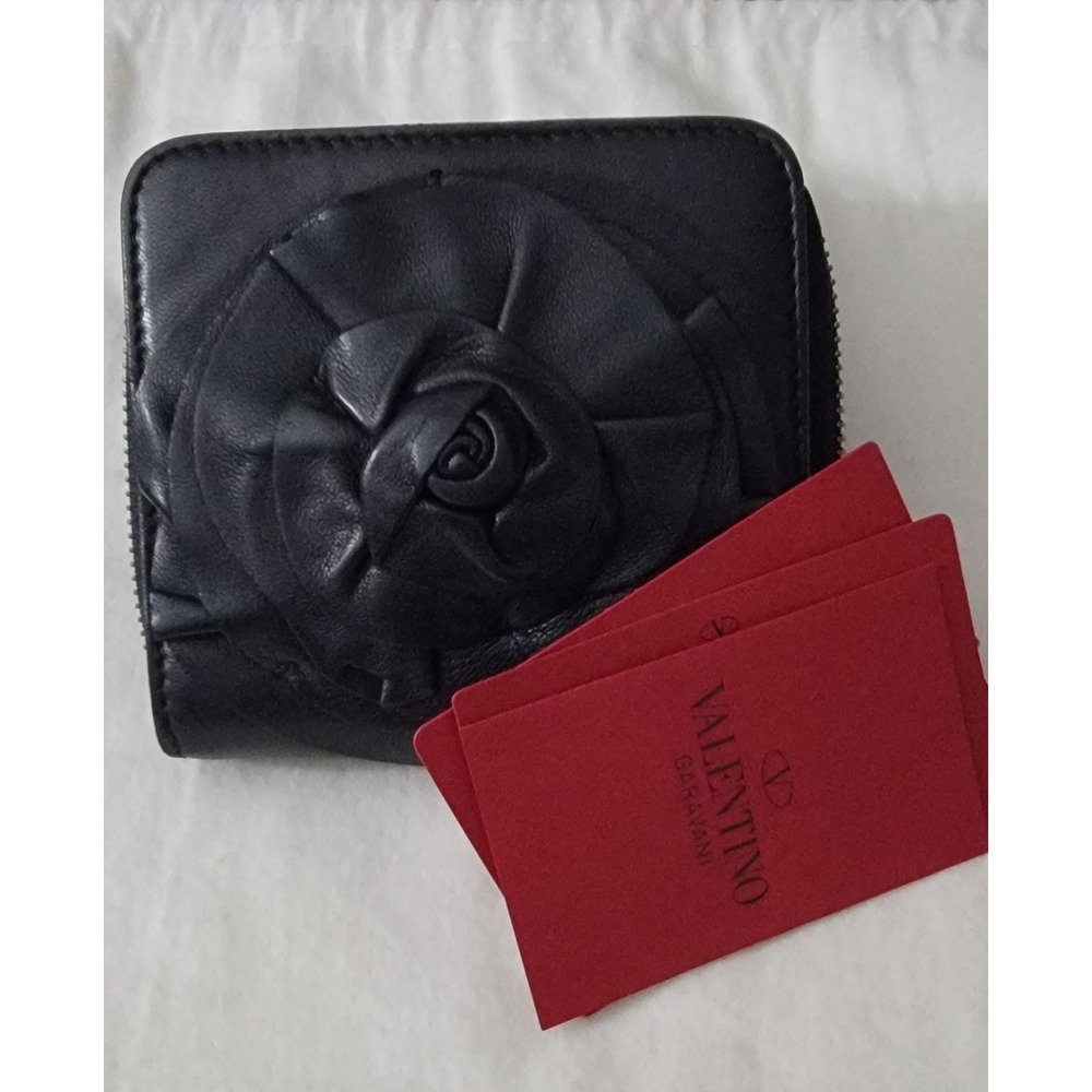 Valentino Garavani‎ Atelier Rose 3D Leather Compact Bifold Zip Wallet Black